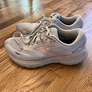 Brooks Guiderails 23 Women's Athletic running shoes size 7.5